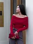 Свитер вязаный с открытыми плечами