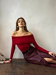 Свитер вязаный с открытыми плечами